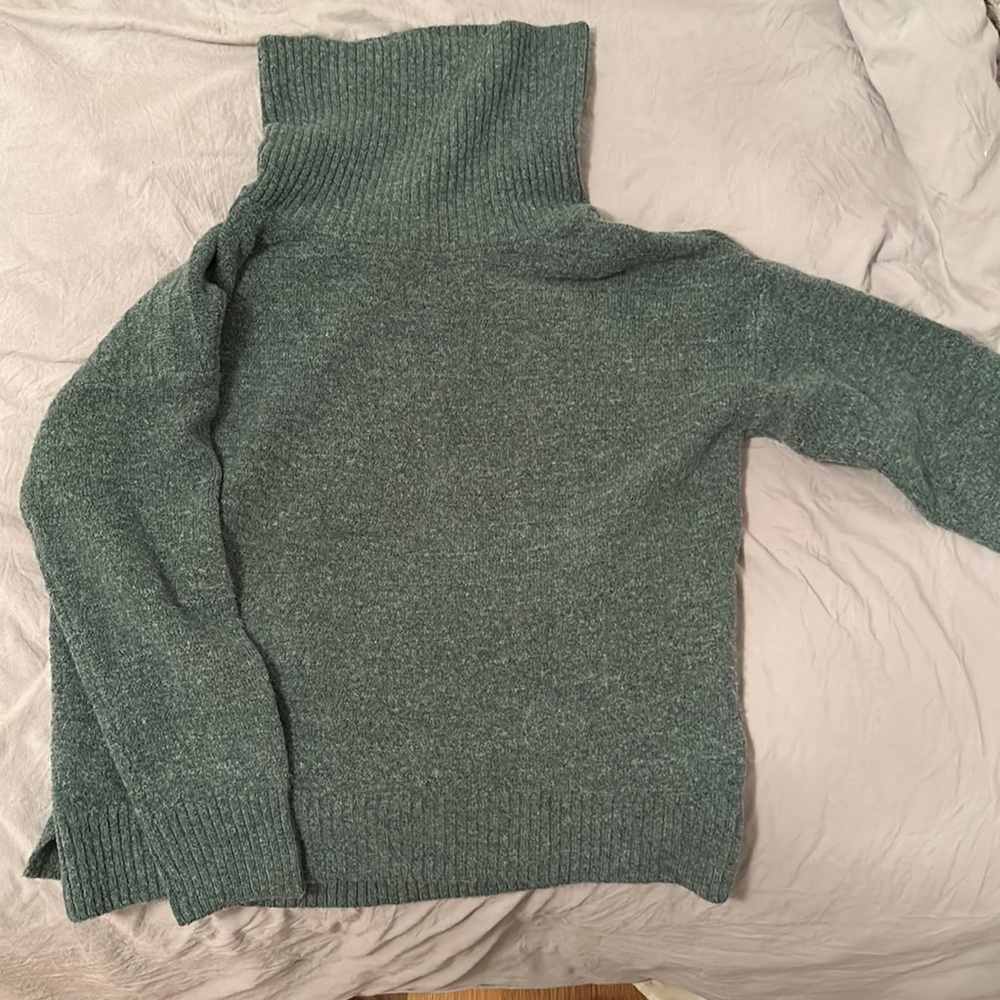 Old Navy Green Turtleneck